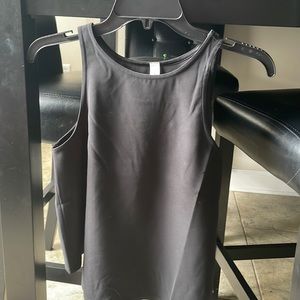 Lululemon size 4 black top